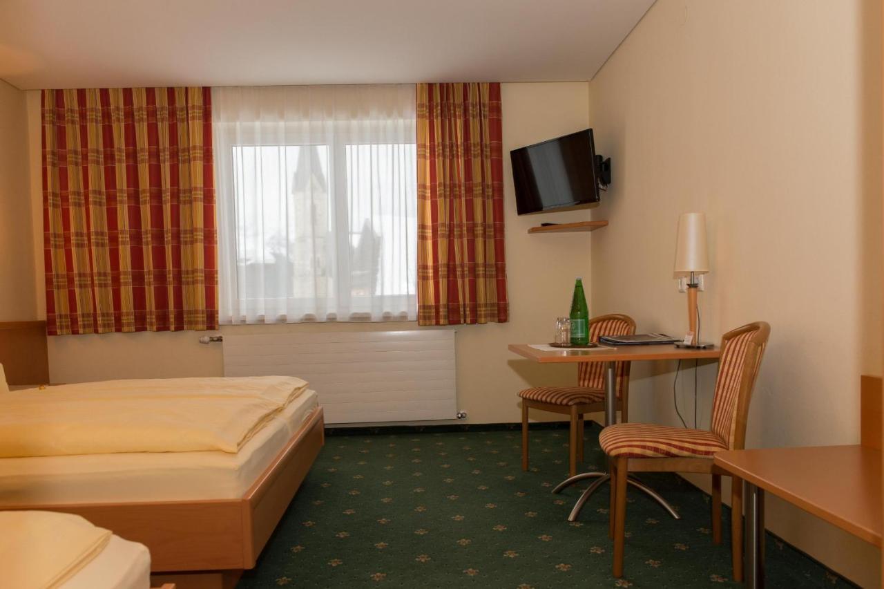 Pension Elisabeth Russbach am Pass Gschutt Ruang foto